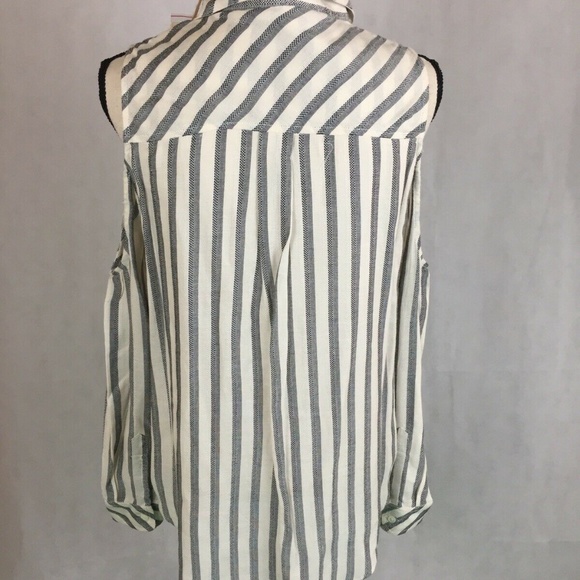 NWT ELAN Women’s Med Grey Stripe Cold Shldr Shirt - Picture 3 of 8
